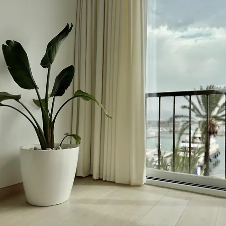 Con Vistas Al Puerto Y Parking